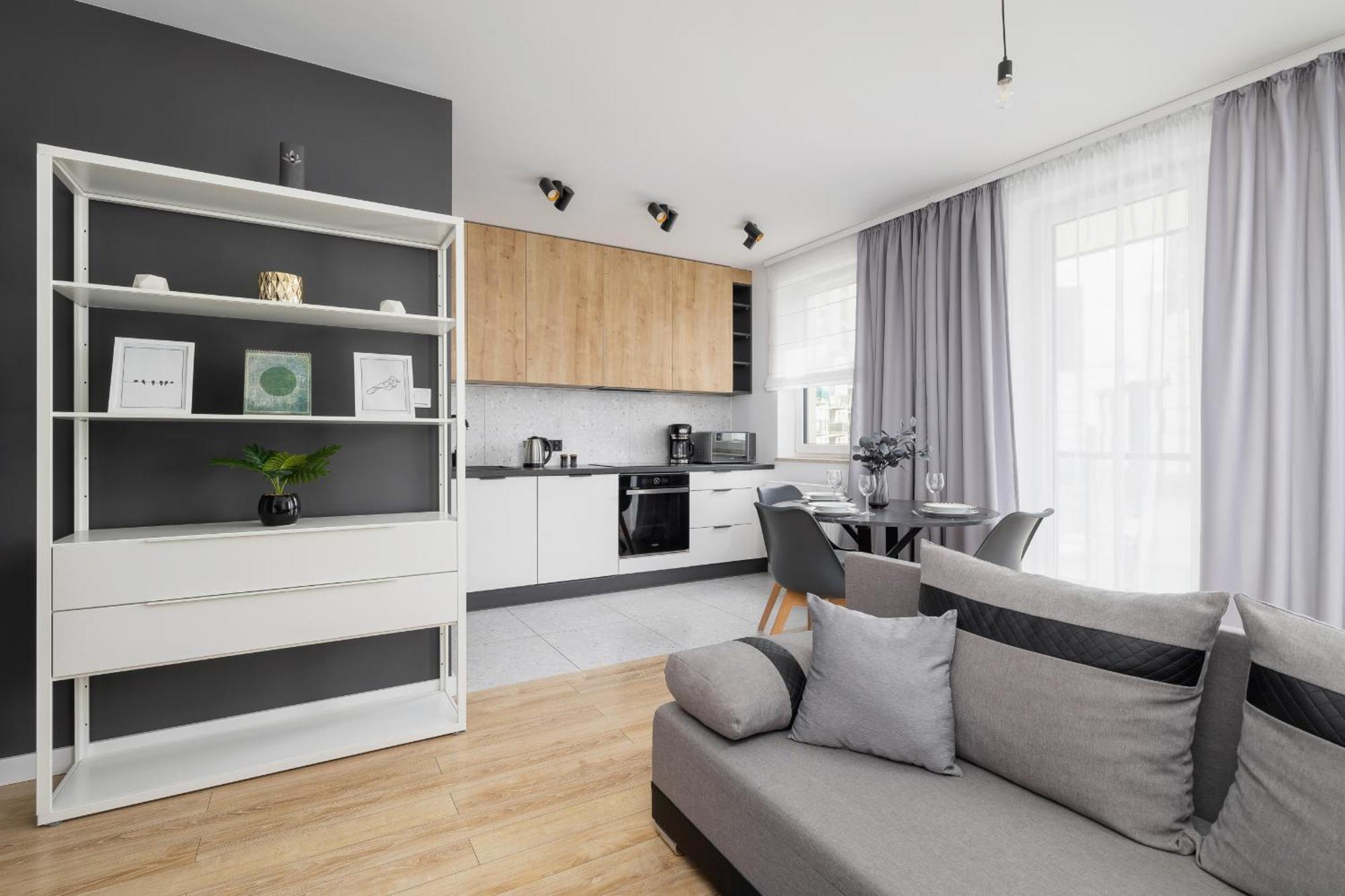 Apartment Elegant In Cracow With Balcony, Parking And Desk By Renters Krakow